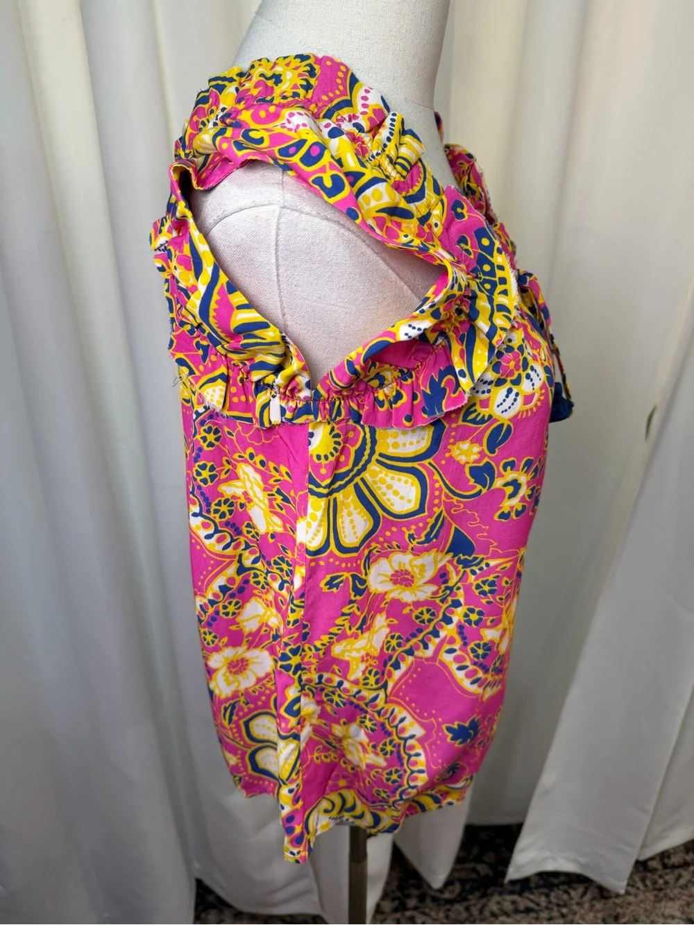 NWT Figue ‘Gianna’ Flutter Sleeve Top in Pink & Yellow “Paisley Floral” Size XS